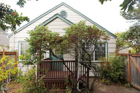 760 NE Commercial Street, Waldport, OR 97394