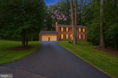 12147 HOLLY KNOLL CIR, GREAT FALLS, VA 22066