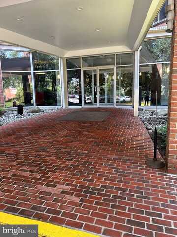 3000 SPOUT RUN PKWY #A307, ARLINGTON, VA 22201