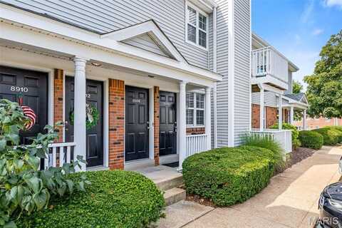 8916 Eager Road, Saint Louis, MO 63144