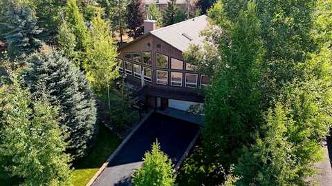902 Divot Circle, Cascade, ID 83611