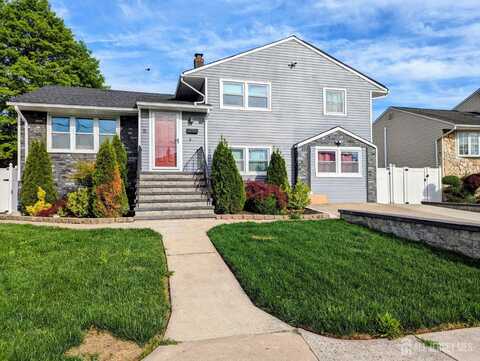 8 kuballa Avenue, Carteret, NJ 07008
