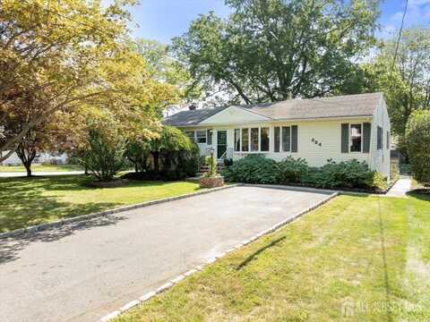 654 E Woodbridge Avenue E, Avenel, NJ 07001