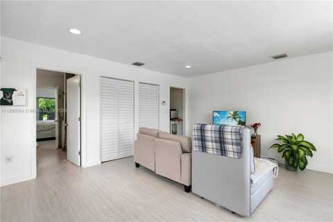 9981 SW 13th Ter, Miami, FL 33174
