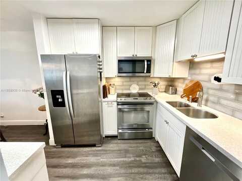 9355 SW 8th St, Boca Raton, FL 33428