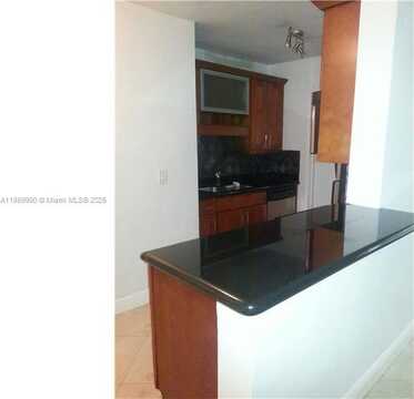 2880 PINETREE DR, Miami Beach, FL 33140