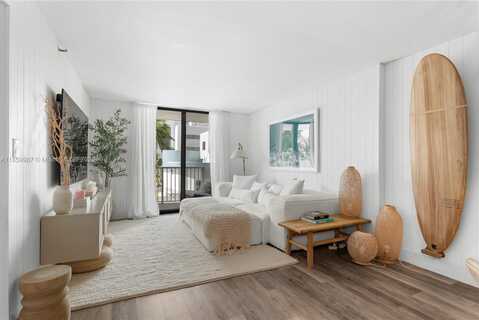 4301 Collins Ave, Miami Beach, FL 33140