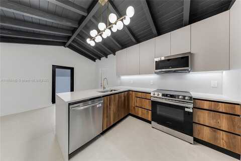 1043 NW 48th St, Miami, FL 33127