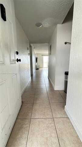 6060 W 21st Ct, Hialeah, FL 33016