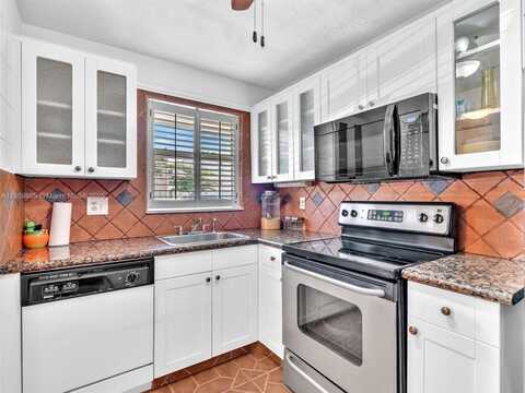 8020 N Sunrise Lakes Dr, Sunrise, FL 33322