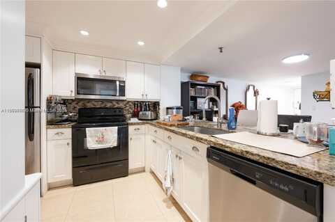 1621 Collins Ave, Miami Beach, FL 33139