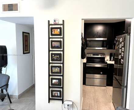 6820 W Flagler St, Miami, FL 33144