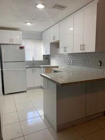 8060 NW 10th St, Miami, FL 33126