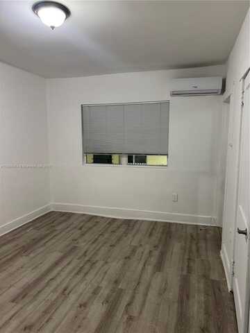 1552 SW 2nd St, Miami, FL 33135