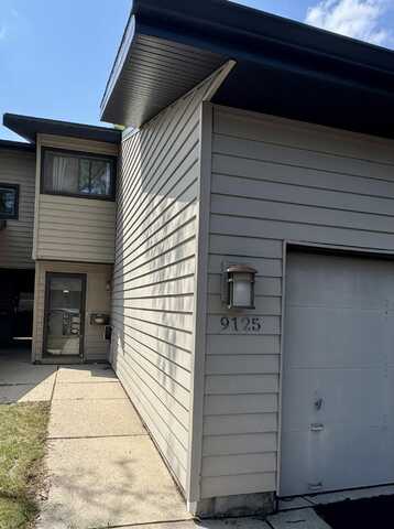 9125 N 70th St, Milwaukee, WI 53223