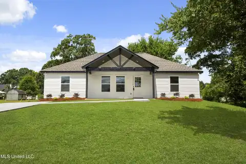 109 N Barnett Street, Poplarville, MS 39470