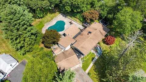5 Lavelle Ln, Framingham, MA 01701