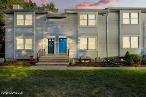 46 Village Drive, Hamburg, NJ 07419