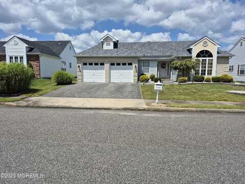 18 Narberth Way, Toms River, NJ 08757