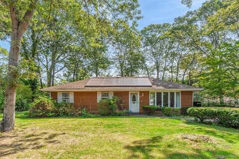 225 Chichester Ave, Center Moriches, NY 11934