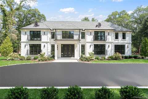 12 Quaker Ridge Drive, Brookville, NY 11545