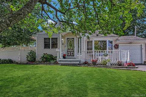 18 Hudson Drive, Kings Park, NY 11754