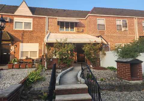 61-41 77 Place, Middle Village, NY 11379