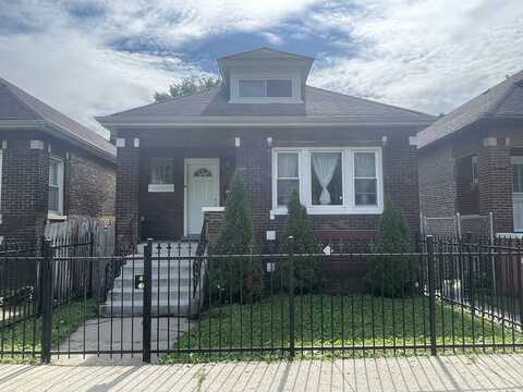 8233 S Manistee Avenue, Chicago, IL 60617