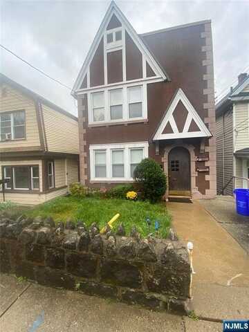 11 Beverly Place 3, Edgewater, NJ 07020