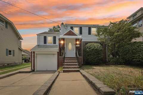 31 Thiem Avenue, Rochelle Park, NJ 07662