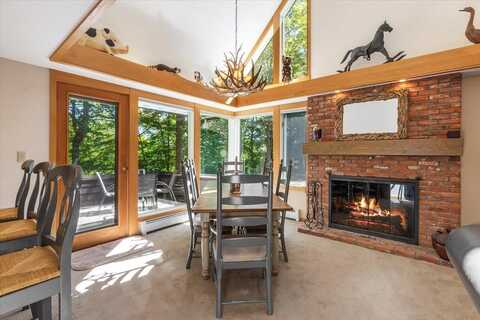 44 Hilltop Road, Winhall, VT 05340