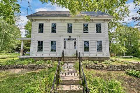 16 Green Street, Wolfeboro, NH 03894