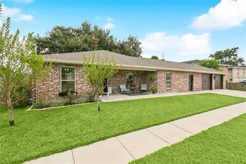 2101 PLAZA Drive, Chalmette, LA 70043
