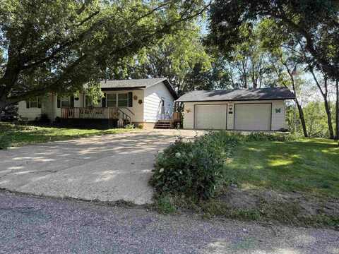 2040 Clover Dr., Akron, IA 51001