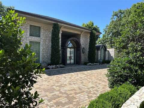 7201 N Country Club Drive, Oklahoma City, OK 73116