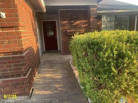 10709 Lone Pine Lane, Fort Worth, TX 76108