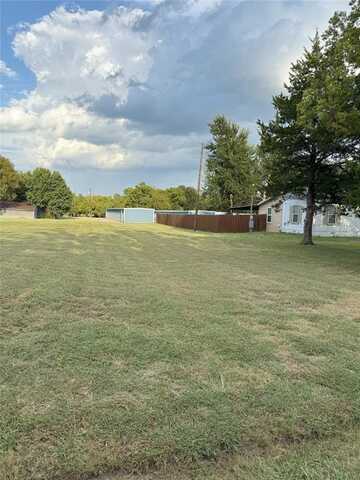 709 S Grand Street, Wolfe City, TX 75496