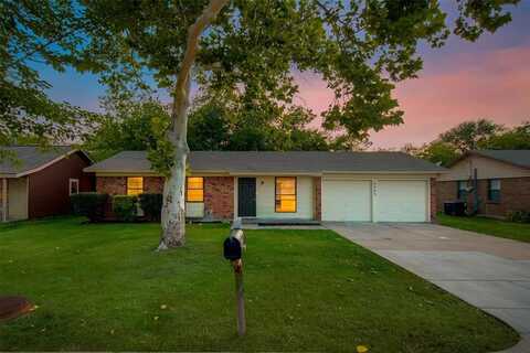 5905 Gayle Drive, Watauga, TX 76148