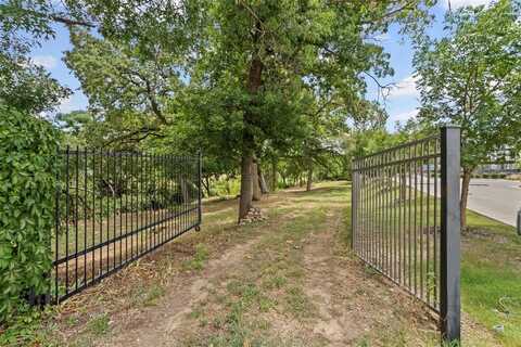 501 Nursery Lane, Fort Worth, TX 76114