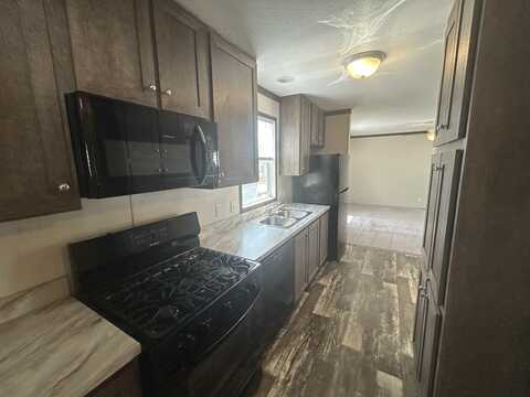 667 Oregon, Belleville, MI 48111