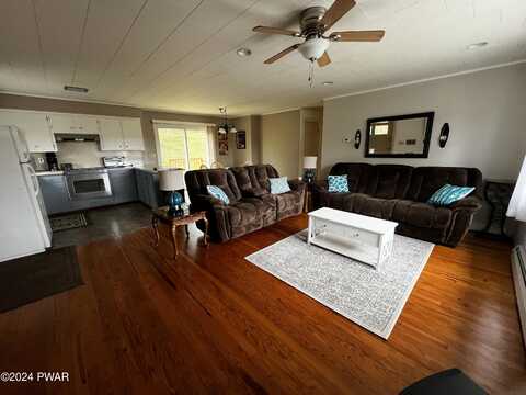 27 E Sterling Road, Newfoundland, PA 18445