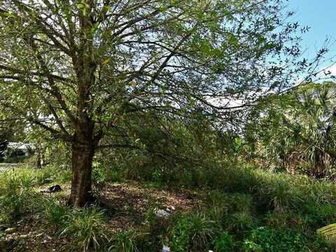 5005 E Sanibel Ave, Fort Pierce, FL 34951