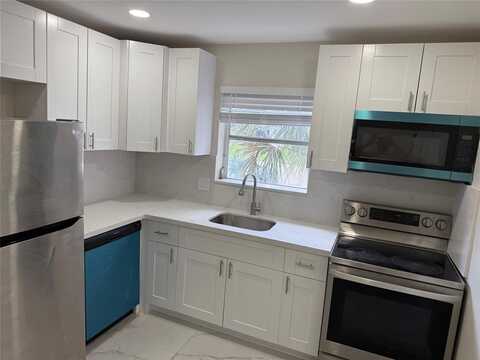 841 NW 39th St, Oakland Park, FL 33309