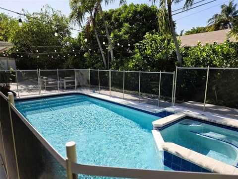 2551 NE 20th St, Pompano Beach, FL 33062