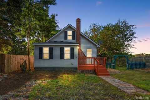 108 Oakwood Street, Holly, MI 48442