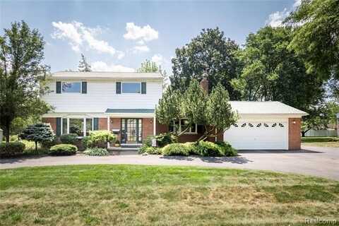 181 Paragon Drive, Troy, MI 48098