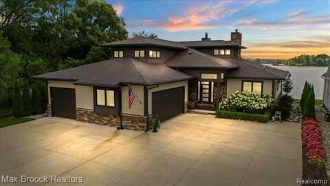 8184 Woodland Shore Drive, Brighton, MI 48114