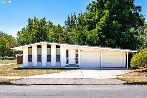 620 E 33RD AVE, Eugene, OR 97405