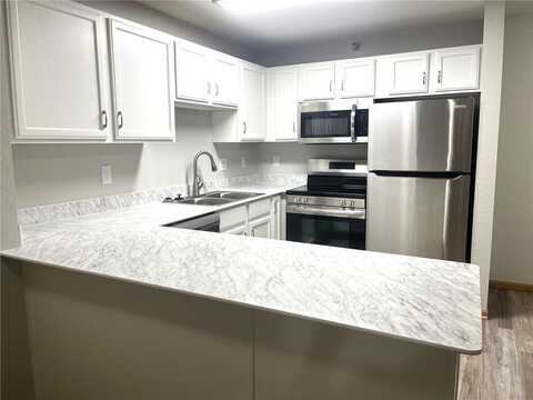 1321 Lake Drive W, Chanhassen, MN 55317