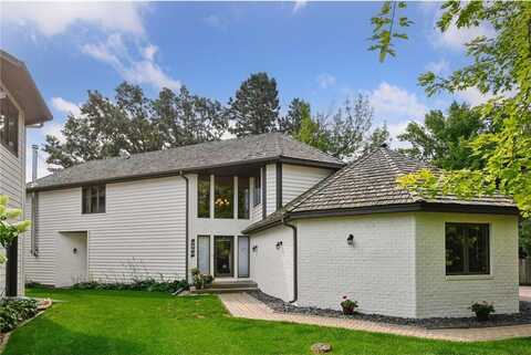 2960 Highland Court, Mound, MN 55364